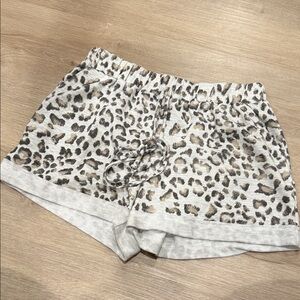 Vestique Leopard Print Athletic Shorts